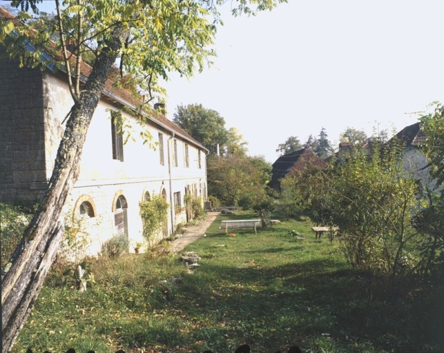 Logement ouvrier, halle à charbon et logement en 1989. © Yves Sancey / Région Bourgogne-Franche-Comté, Inventaire du patrimoine - 1989
