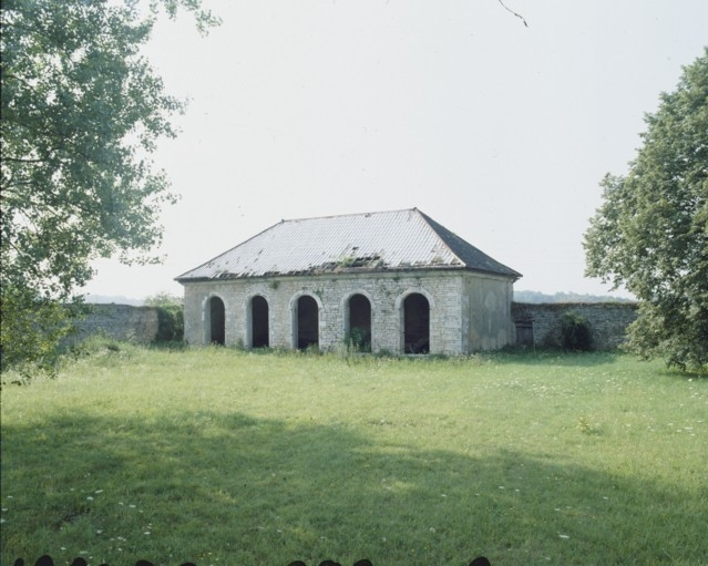 Orangerie. Vue de trois quarts en 1989. © Jérôme Mongreville / Région Bourgogne-Franche-Comté, Inventaire du patrimoine - 1989