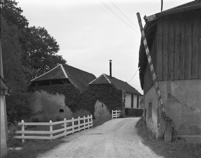 Halle à charbon sud depuis l'entrée en 1989. © Yves Sancey / Région Bourgogne-Franche-Comté, Inventaire du patrimoine - 1989