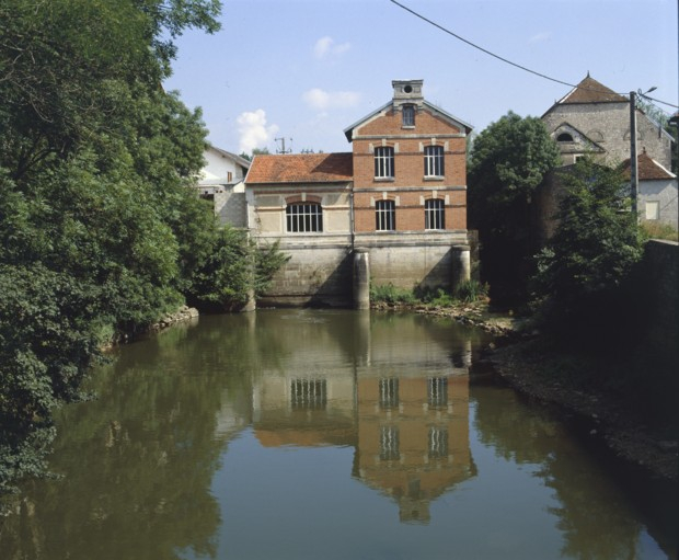 Le bâtiment de la turbine et celui du haut fourneau en 1989. © Yves Sancey / Région Bourgogne-Franche-Comté, Inventaire du patrimoine - 1989
