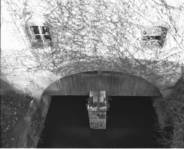 Canal de fuite du moulin de commerce en 1989. © Yves Sancey / Région Bourgogne-Franche-Comté, Inventaire du patrimoine - 1989