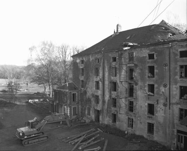 Façade antérieure du moulin public en 1989. © Yves Sancey / Région Bourgogne-Franche-Comté, Inventaire du patrimoine - 1989