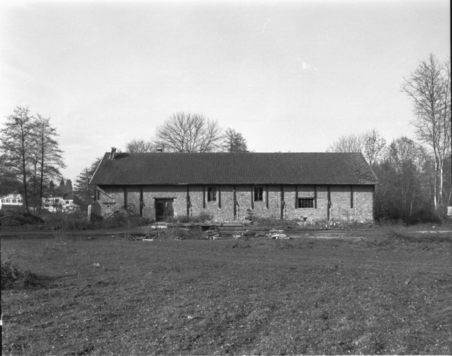 Vue de face de l'entrepôt industriel en 1989. © Yves Sancey / Région Bourgogne-Franche-Comté, Inventaire du patrimoine - 1989