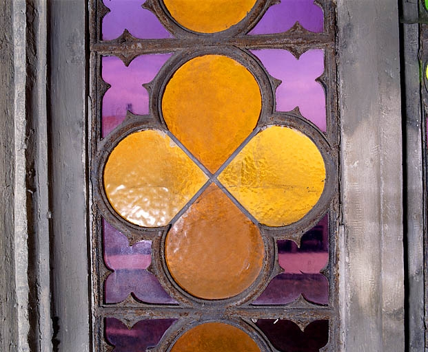 Verrière (baie 3), détail : quadrilobe n°1. © Yves Sancey / Région Bourgogne-Franche-Comté, Inventaire du patrimoine - 1990