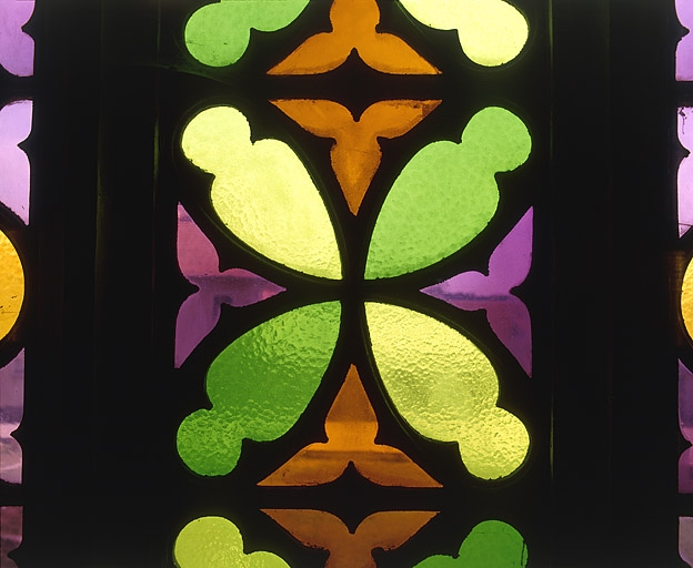 Verrière (baie 3), détail : mouchette de la lancette médiane. © Yves Sancey / Région Bourgogne-Franche-Comté, Inventaire du patrimoine - 1990