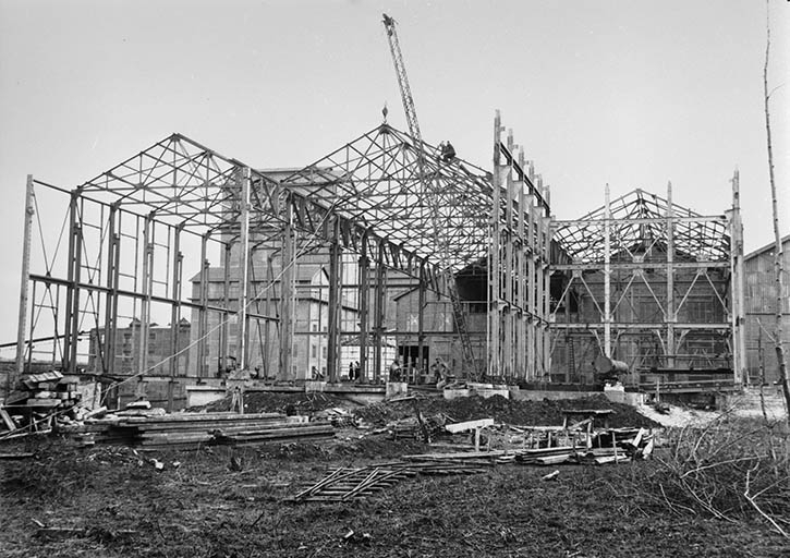 Construction de l'atelier du chlorure de calcium : montage de la charpente, en 1937]. © Jérôme  Mongreville (reproduction), Charnotet / Région Bourgogne-Franche-Comté, Inventaire du patrimoine - 1990