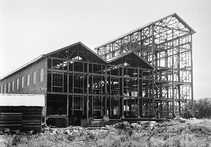 Construction de l'atelier du chlorure de calcium : briquetage et couverture. © Jérôme  Mongreville (reproduction), Charnotet / Région Bourgogne-Franche-Comté, Inventaire du patrimoine - 1990 Construction de l'atelier du chlorure de calcium : briquetage et couverture. © Jérôme  Mongreville (reproduction), Charnotet / Région Bourgogne-Franche-Comté, Inventaire du patrimoine - 1990