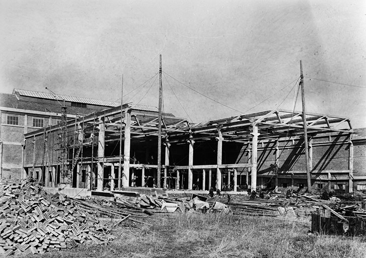 Usine d'électrolyse, Salle 2 : construction du bâtiment des cellules. © Jérôme  Mongreville (reproduction), Charnotet / Région Bourgogne-Franche-Comté, Inventaire du patrimoine - 1990 Usine d'électrolyse, Salle 2 : construction du bâtiment des cellules. © Jérôme  Mongreville (reproduction), Charnotet / Région Bourgogne-Franche-Comté, Inventaire du patrimoine - 1990