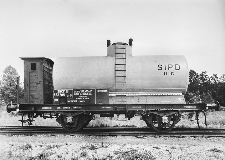 Wagon-citerne servant au transport d'hypochlorite. © Jérôme  Mongreville (reproduction), Charnotet / Région Bourgogne-Franche-Comté, Inventaire du patrimoine - 1990 Wagon-citerne servant au transport d'hypochlorite. © Jérôme  Mongreville (reproduction), Charnotet / Région Bourgogne-Franche-Comté, Inventaire du patrimoine - 1990