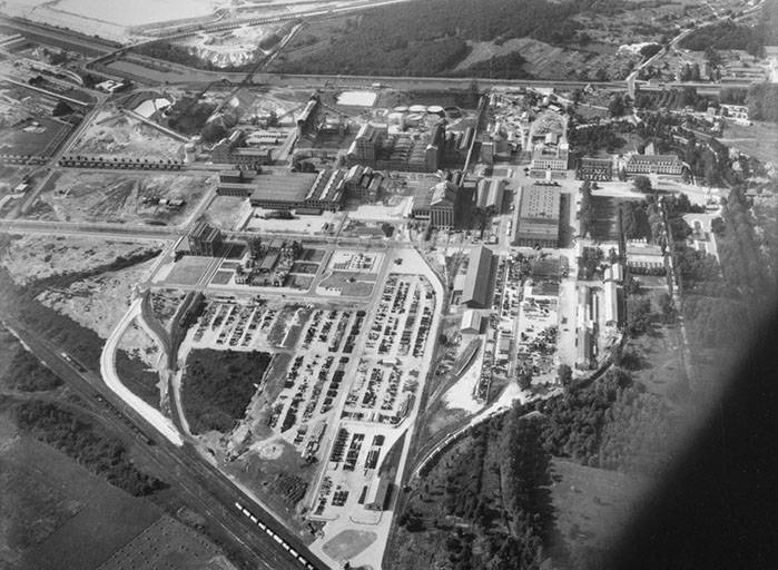 Vue d'ensemble de l'usine depuis le sud [vue aérienne]. © Jérôme  Mongreville (reproduction) / Région Bourgogne-Franche-Comté, Inventaire du patrimoine - 1990