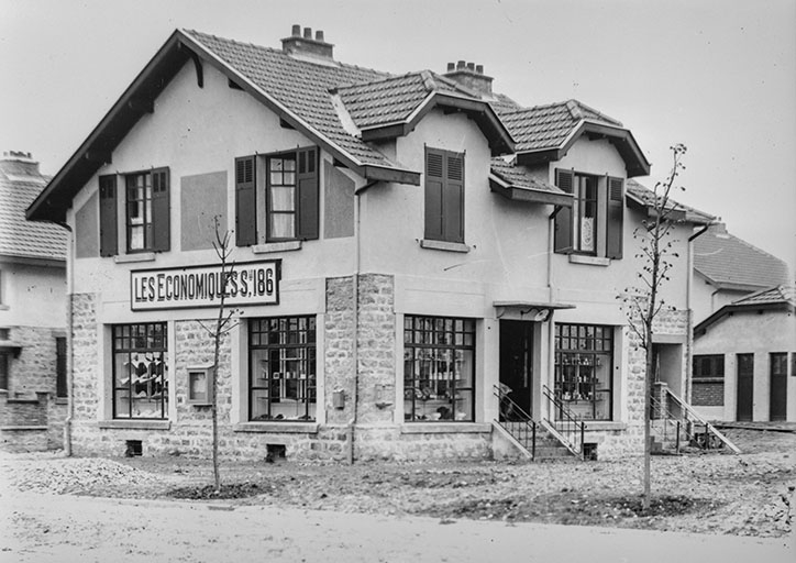 Maison avec boutique, 2, avenue de la Paix. © Jérôme  Mongreville (reproduction), Charnotet / Région Bourgogne-Franche-Comté, Inventaire du patrimoine - 1990