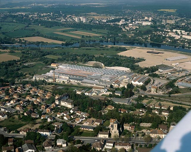 Vue aérienne depuis le nord-est. © Yves Sancey / Région Bourgogne-Franche-Comté, Inventaire du patrimoine - 1990 Vue aérienne depuis le nord-est. © Yves Sancey / Région Bourgogne-Franche-Comté, Inventaire du patrimoine - 1990