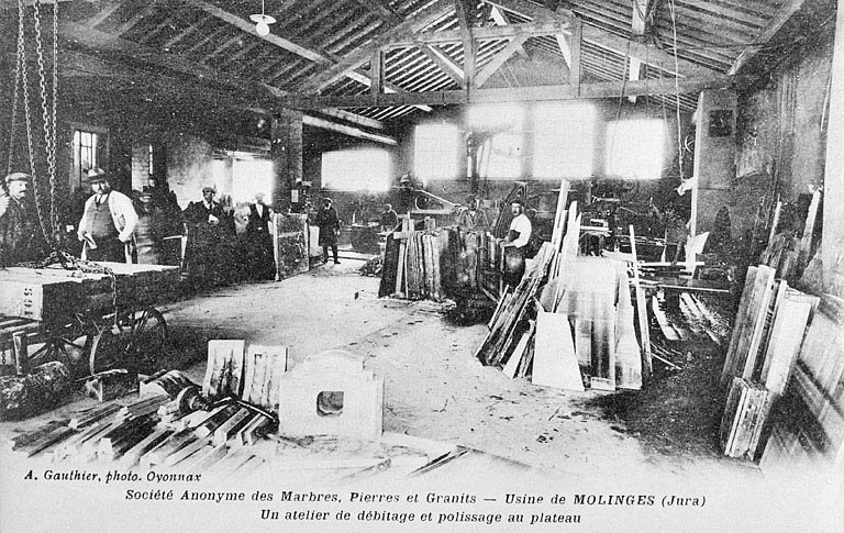 Société Anonyme des Marbres, Pierres et Granits - Usine de Molinges (Jura). Un atelier de débitage et polissage au plateau. © Jérôme  Mongreville (reproduction), A. Gauthier / Région Bourgogne-Franche-Comté, Inventaire du patrimoine - 1990