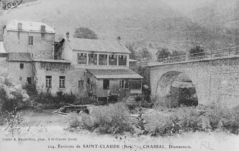 Environs de Saint-Claude (Jura). - Chassal. Diamanterie. © Jérôme  Mongreville (reproduction), E. Mandrillon / Région Bourgogne-Franche-Comté, Inventaire du patrimoine - 1990 Environs de Saint-Claude (Jura). - Chassal. Diamanterie. © Jérôme  Mongreville (reproduction), E. Mandrillon / Région Bourgogne-Franche-Comté, Inventaire du patrimoine - 1990