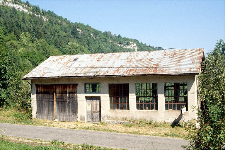 Usine de tabletterie (usine de pipes) : vue d'ensemble. © Laurent Poupard / Région Bourgogne-Franche-Comté, Inventaire du patrimoine - 1990
