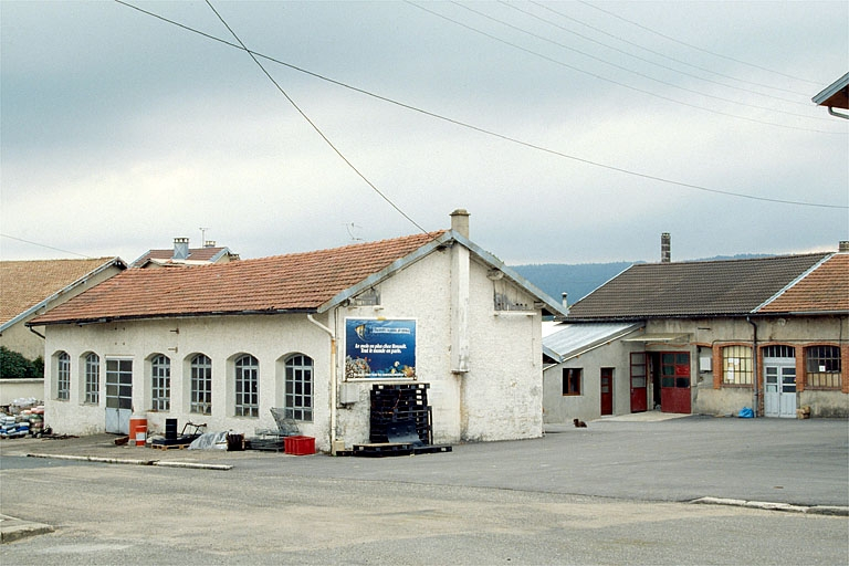 Vue d'ensemble, depuis l'ouest. © Laurent Poupard / Région Bourgogne-Franche-Comté, Inventaire du patrimoine - 1990