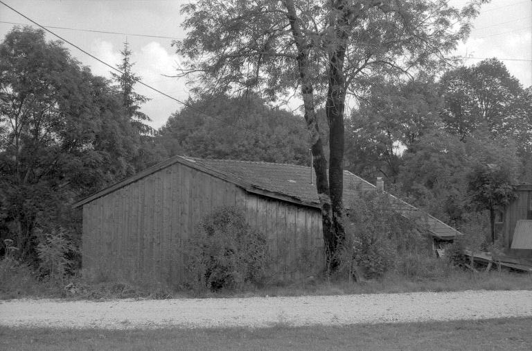 Façades antérieure et latérale droite. © Laurent Poupard / Région Bourgogne-Franche-Comté, Inventaire du patrimoine - 1990