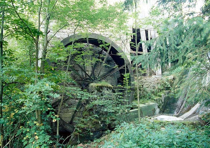 Roue hydraulique verticale. © Laurent Poupard / Région Bourgogne-Franche-Comté, Inventaire du patrimoine - 1990