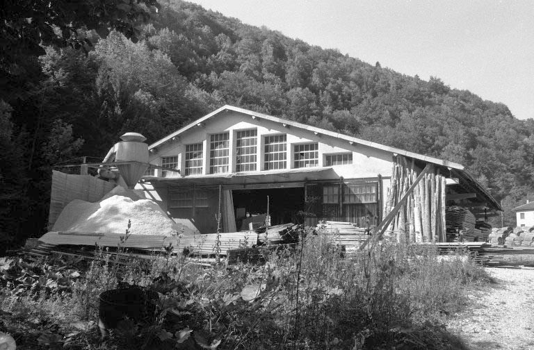 Façade postérieure de la scierie. © Laurent Poupard / Région Bourgogne-Franche-Comté, Inventaire du patrimoine - 1990 Façade postérieure de la scierie. © Laurent Poupard / Région Bourgogne-Franche-Comté, Inventaire du patrimoine - 1990