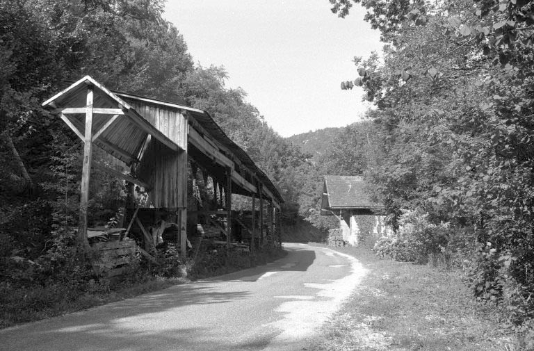 Séchoir à bois et magasin industriel. © Laurent Poupard / Région Bourgogne-Franche-Comté, Inventaire du patrimoine - 1990 Séchoir à bois et magasin industriel. © Laurent Poupard / Région Bourgogne-Franche-Comté, Inventaire du patrimoine - 1990