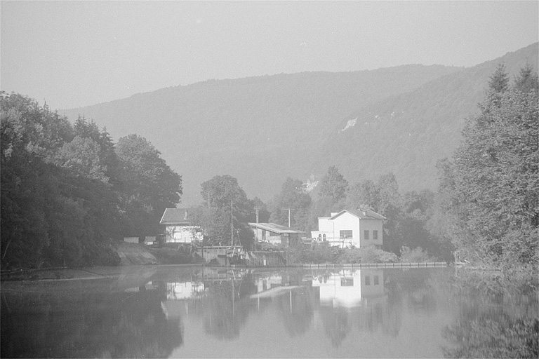 Vue d'ensemble, depuis l'amont. © Laurent Poupard / Région Bourgogne-Franche-Comté, Inventaire du patrimoine - 1990