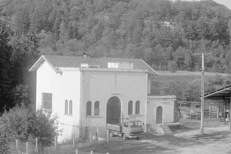 Façades antérieure et latérale gauche. © Laurent Poupard / Région Bourgogne-Franche-Comté, Inventaire du patrimoine - 1990