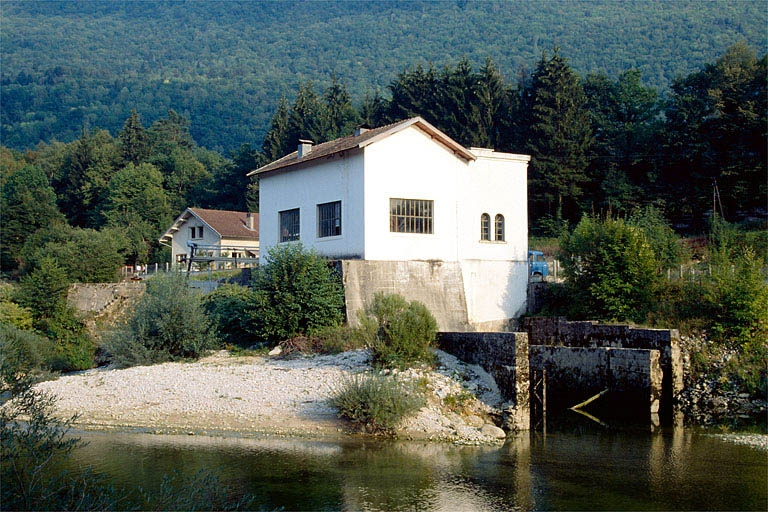 Façades postérieure et latérale gauche. © Laurent Poupard / Région Bourgogne-Franche-Comté, Inventaire du patrimoine - 1990