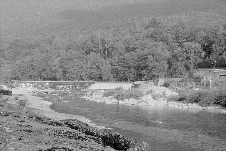 Barrage, vu de l'aval. © Laurent Poupard / Région Bourgogne-Franche-Comté, Inventaire du patrimoine - 1990