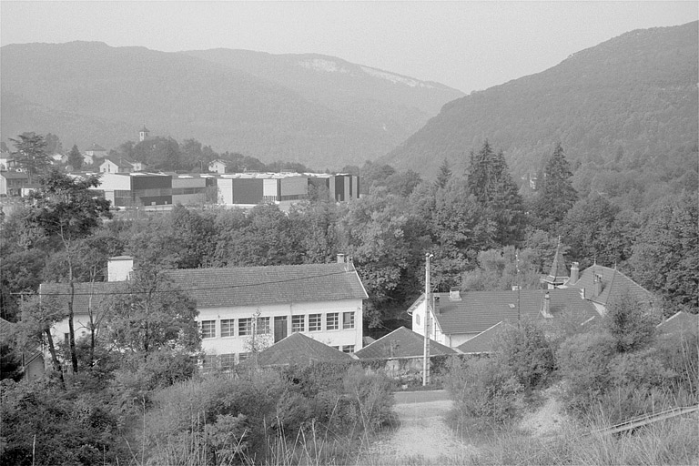 Vue d'ensemble, depuis l'est. © Laurent Poupard / Région Bourgogne-Franche-Comté, Inventaire du patrimoine - 1990