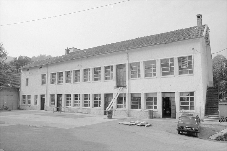 Atelier de fabrication, depuis la cour. © Laurent Poupard / Région Bourgogne-Franche-Comté, Inventaire du patrimoine - 1990