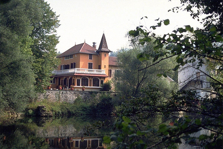 Logement patronal, depuis l'ouest. © Laurent Poupard / Région Bourgogne-Franche-Comté, Inventaire du patrimoine - 1990