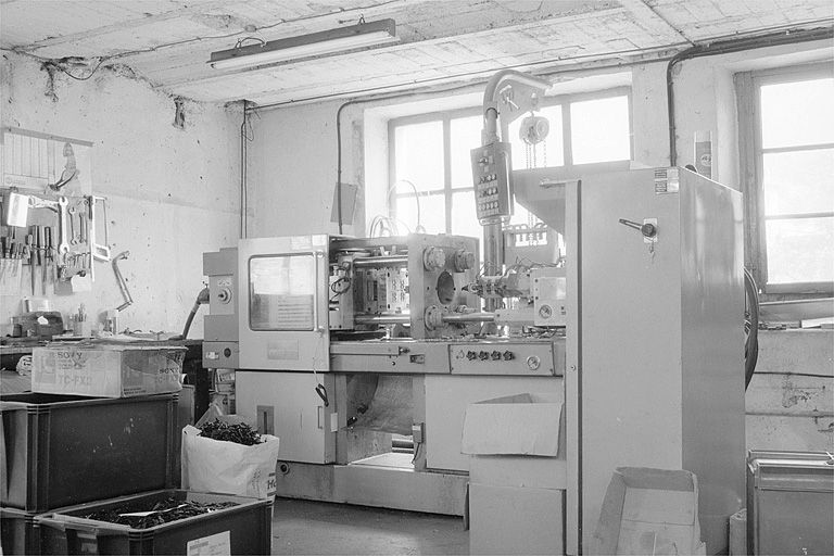 Presse à injecter DK. © Laurent Poupard / Région Bourgogne-Franche-Comté, Inventaire du patrimoine - 1990 Presse à injecter DK. © Laurent Poupard / Région Bourgogne-Franche-Comté, Inventaire du patrimoine - 1990