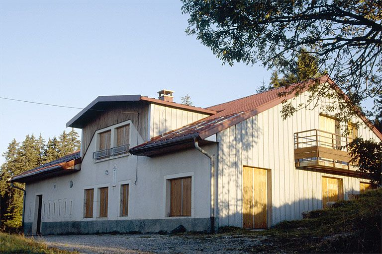Vue générale de la fromagerie de la Halle, à Prémanon. © Laurent Poupard / Région Bourgogne-Franche-Comté, Inventaire du patrimoine - 1990