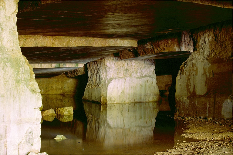 Intérieur, partie sud-ouest. © Laurent Poupard / Région Bourgogne-Franche-Comté, Inventaire du patrimoine - 1990