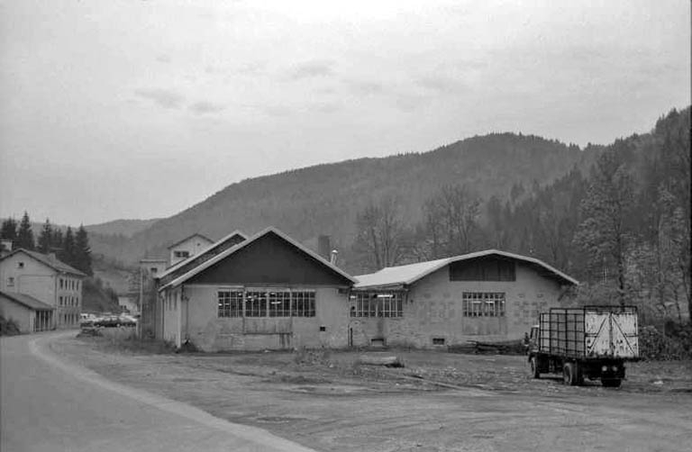 Vue d'ensemble de la façade postérieure. © Laurent Poupard / Région Bourgogne-Franche-Comté, Inventaire du patrimoine - 1990