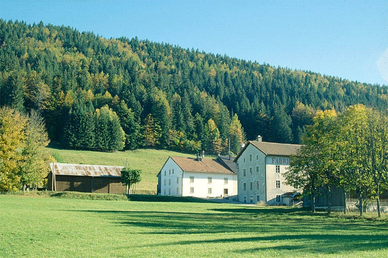 Vue d'ensemble depuis le nord. © Laurent Poupard / Région Bourgogne-Franche-Comté, Inventaire du patrimoine - 1990 Vue d'ensemble depuis le nord. © Laurent Poupard / Région Bourgogne-Franche-Comté, Inventaire du patrimoine - 1990