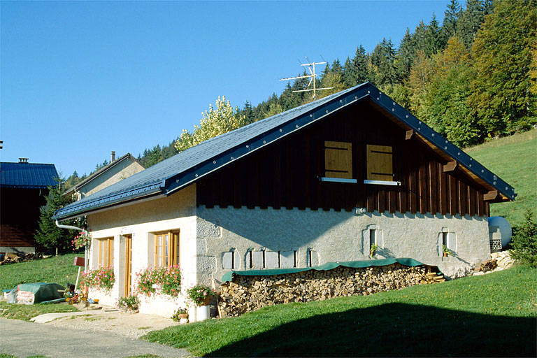 Vue générale de la fromagerie des Meuniers, à Bois-d'Amont. © Laurent Poupard / Région Bourgogne-Franche-Comté, Inventaire du patrimoine - 1990