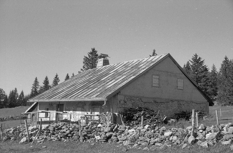 Façade antérieure de la fromagerie des Loges, à Bois-d'Amont. © Laurent Poupard / Région Bourgogne-Franche-Comté, Inventaire du patrimoine - 1990
