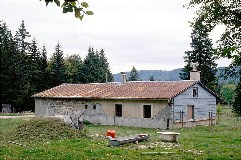 Vue générale de la fromagerie de la Chaux Mourant, à Bellefontaine. © Laurent Poupard / Région Bourgogne-Franche-Comté, Inventaire du patrimoine - 1990