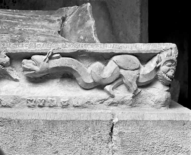 Détail de la frise : un autre hybride. © Jérôme Mongreville / Région Bourgogne-Franche-Comté, Inventaire du patrimoine - 1990