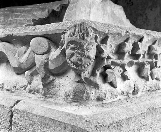 Détail de la frise : angle en bas à gauche. © Jérôme Mongreville / Région Bourgogne-Franche-Comté, Inventaire du patrimoine - 1990