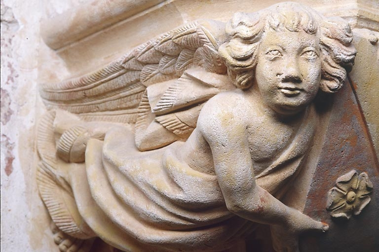 Console nord-ouest, détail de l'ange de gauche. © Jérôme Mongreville / Région Bourgogne-Franche-Comté, Inventaire du patrimoine - 1990