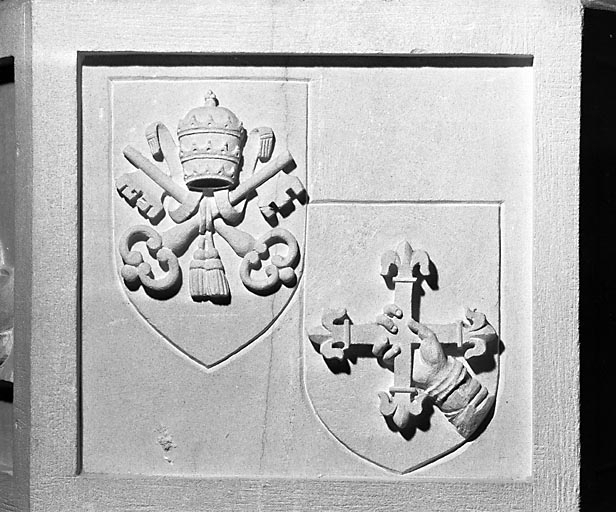 Détail : bas-relief : armoiries. © Jérôme Mongreville / Région Bourgogne-Franche-Comté, Inventaire du patrimoine - 1990