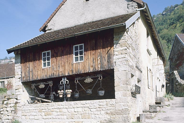 Extrémité sud est des maisons des chanoines. © Jérôme Mongreville / Région Bourgogne-Franche-Comté, Inventaire du patrimoine - 1990
