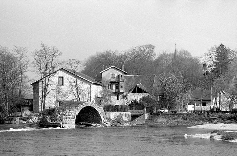 Façade antérieure. © Laurent Poupard / Région Bourgogne-Franche-Comté, Inventaire du patrimoine - 1990