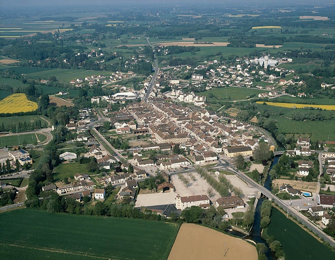 Vue aérienne. © Yves Sancey / Région Bourgogne-Franche-Comté, Inventaire du patrimoine - 1990