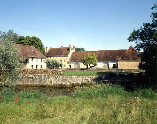 Logis et bâtiments agricoles. © Yves Sancey / Région Bourgogne-Franche-Comté, Inventaire du patrimoine - 1990