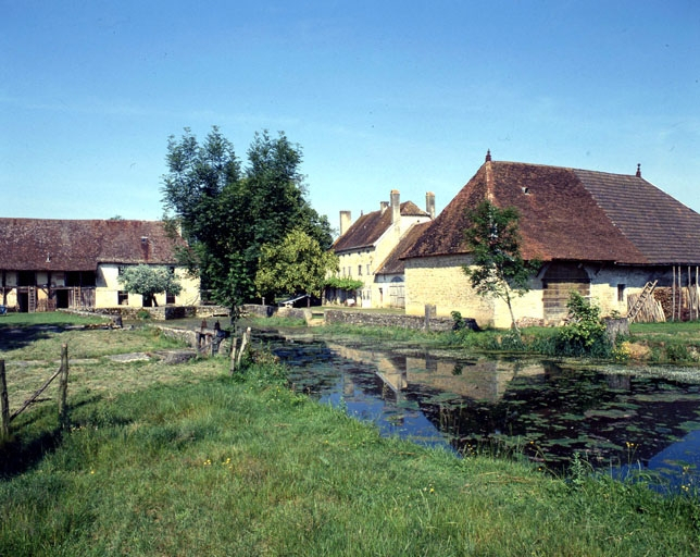 Logis et bâtiments agricoles. © Yves Sancey / Région Bourgogne-Franche-Comté, Inventaire du patrimoine - 1990