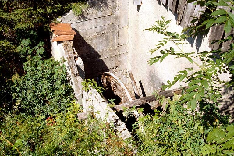 Vestige de la roue en dessus. © Laurent Poupard / Région Bourgogne-Franche-Comté, Inventaire du patrimoine - 1990
