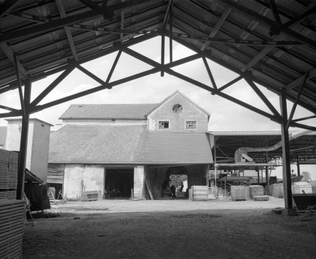 Façade postérieure du bâtiment du haut fourneau en 1990. © Yves Sancey / Région Bourgogne-Franche-Comté, Inventaire du patrimoine - 1990